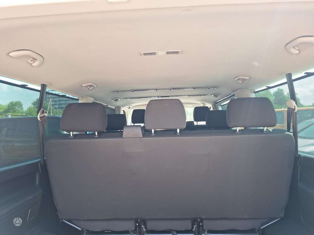 Volkswagen Caravelle - 10