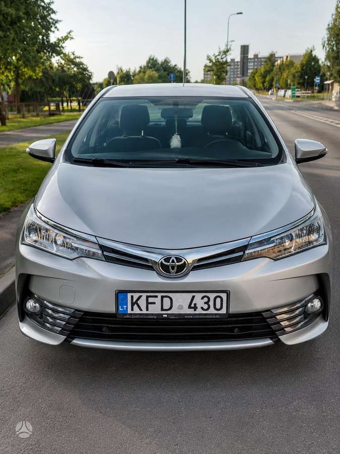 Toyota Corolla - 1