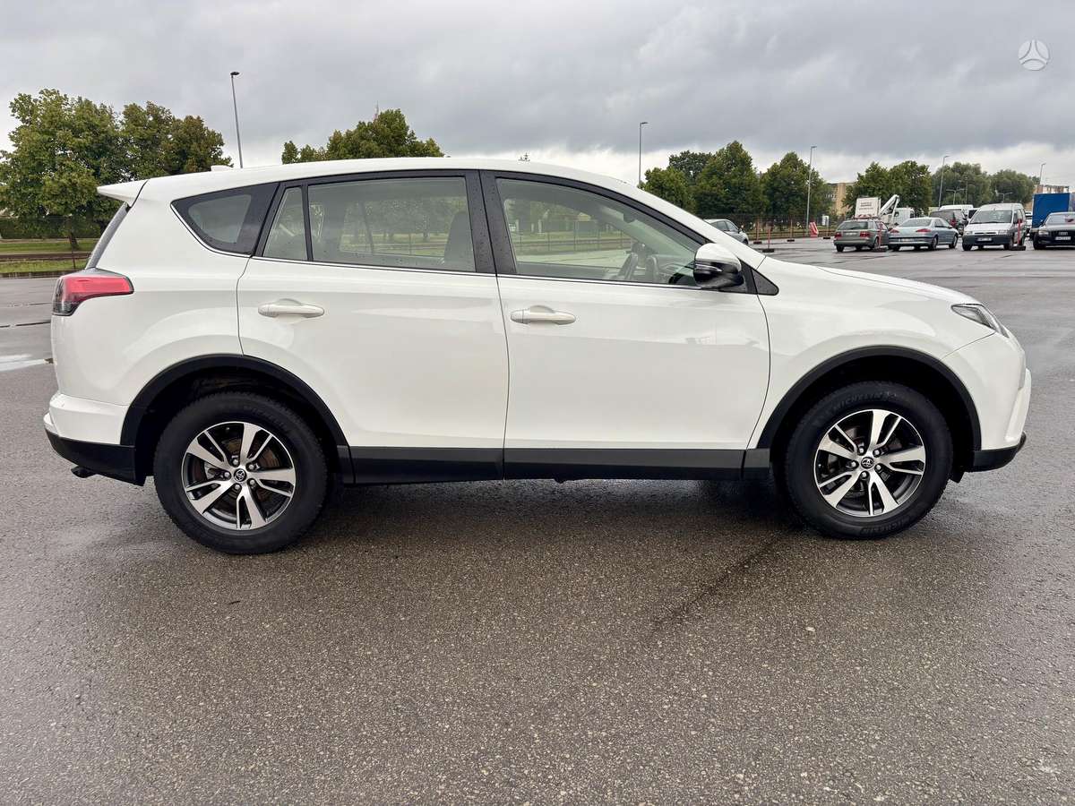 Toyota RAV4 - 6