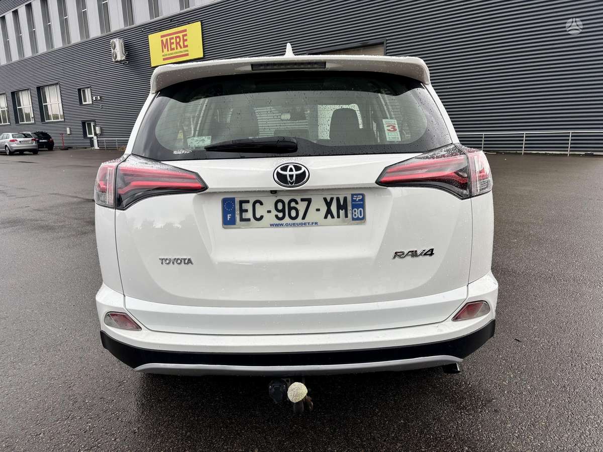 Toyota RAV4 - 8