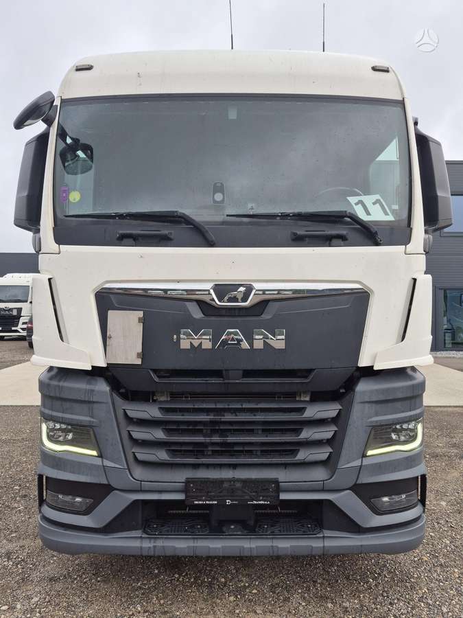 MAN TGX18.470  Retarder, double sleeper