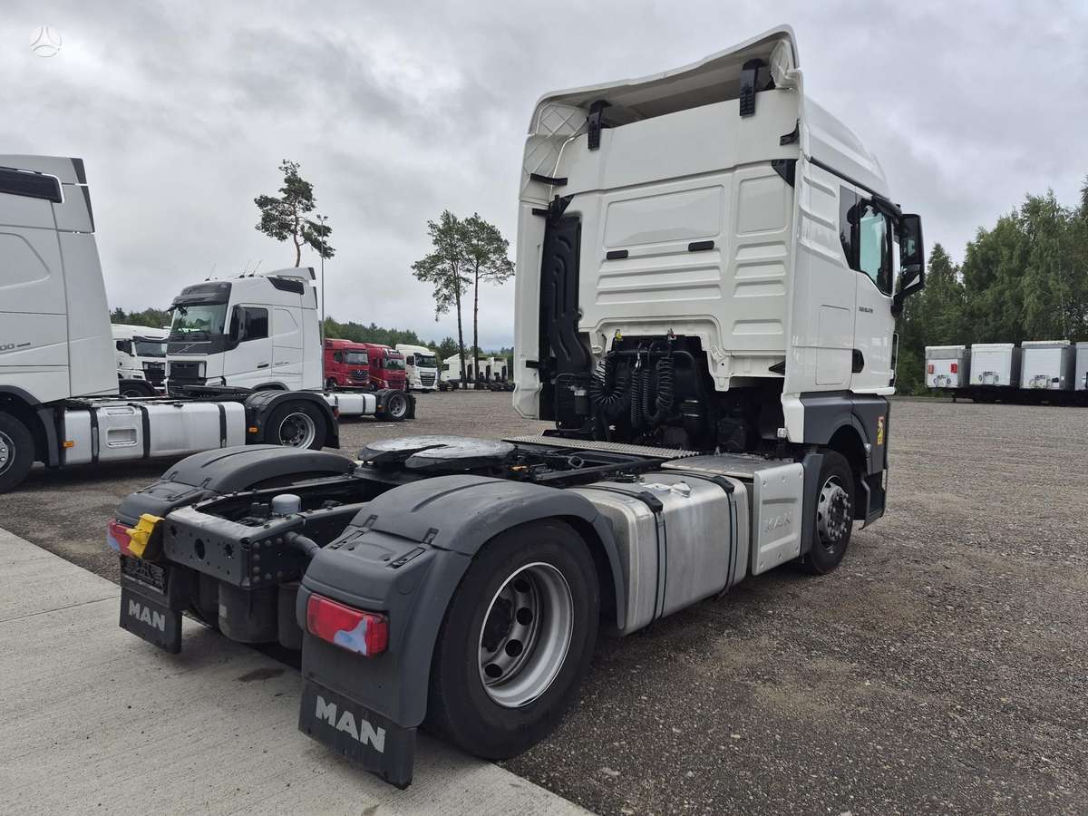 MAN TGX18.470  Retarder, double sleeper