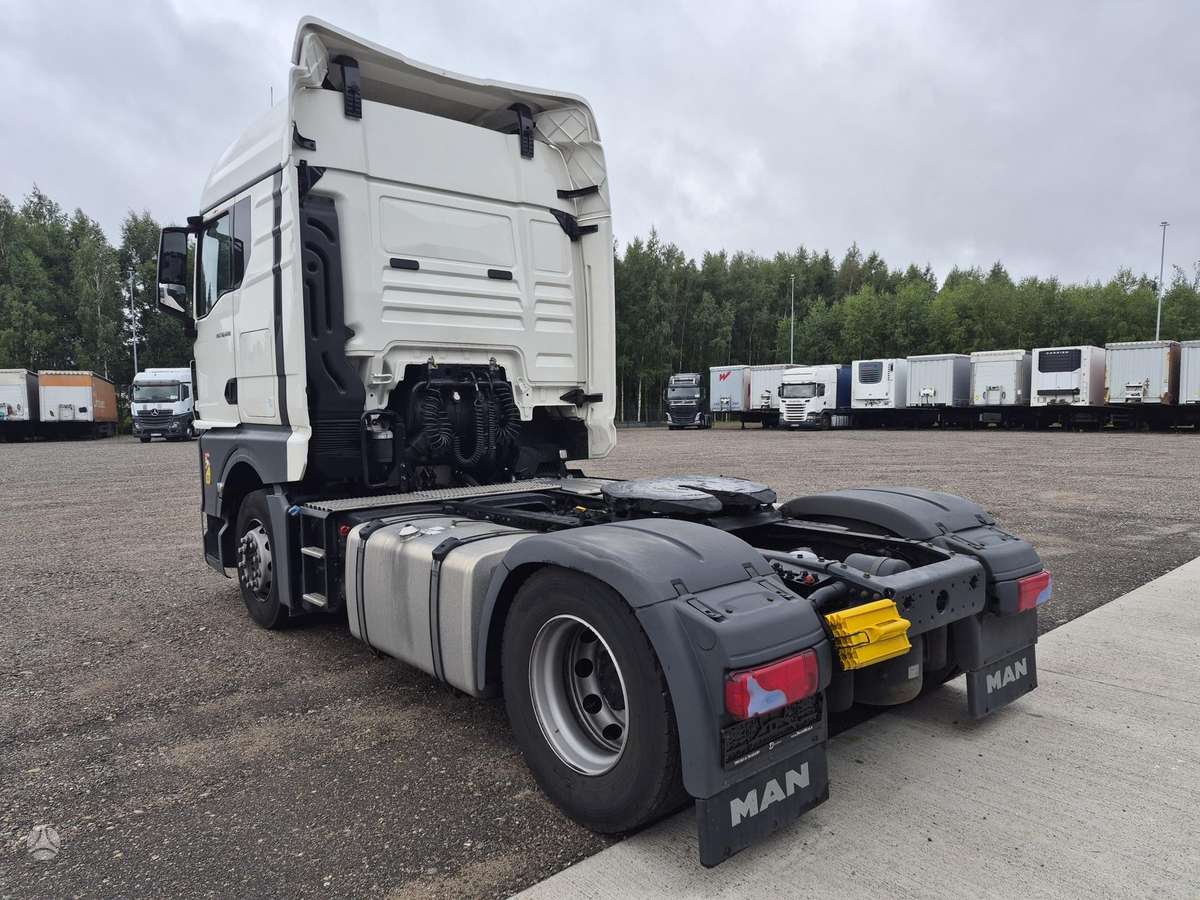 MAN TGX18.470  Retarder, double sleeper