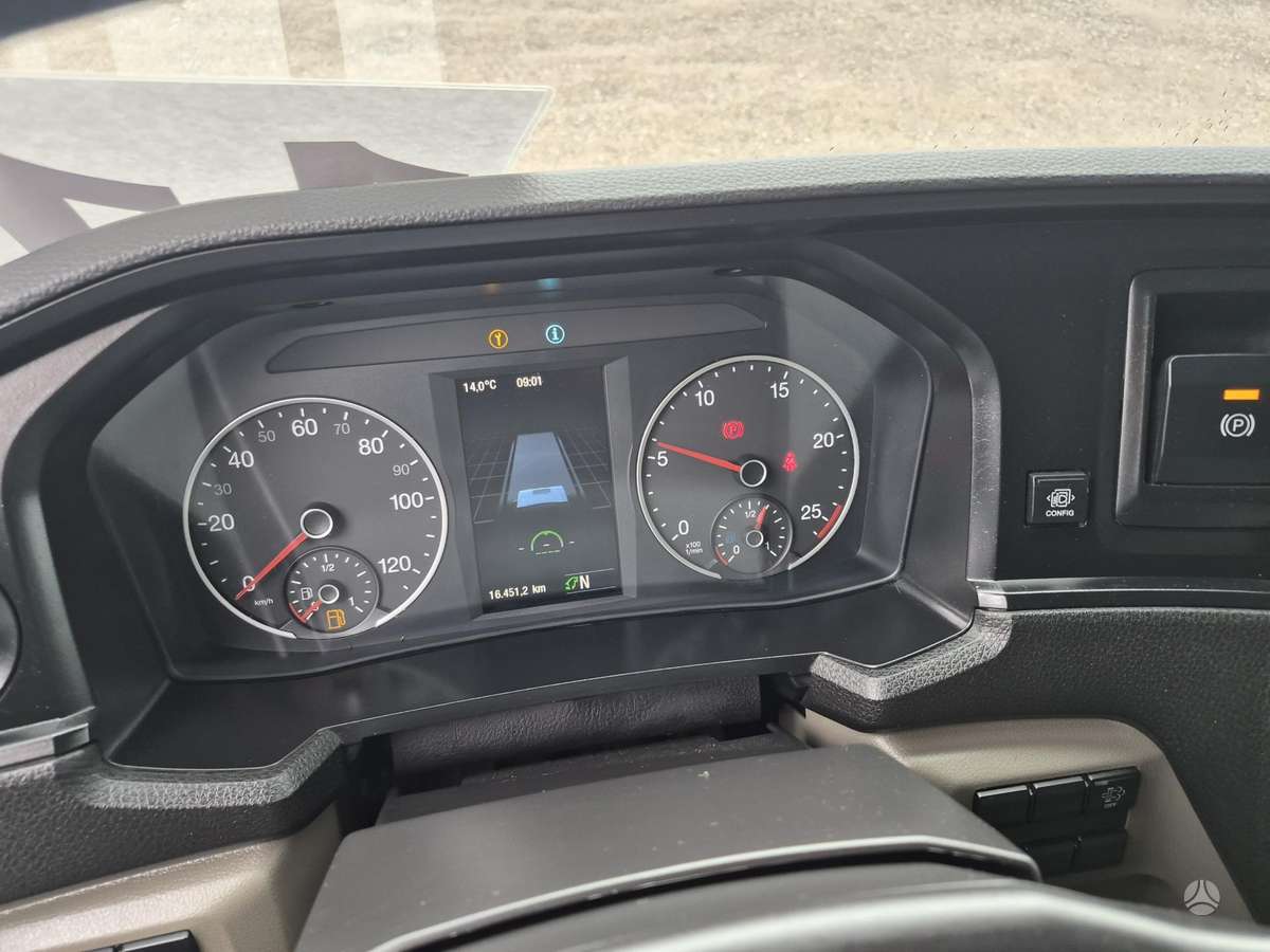 MAN TGX18.470  Retarder, double sleeper