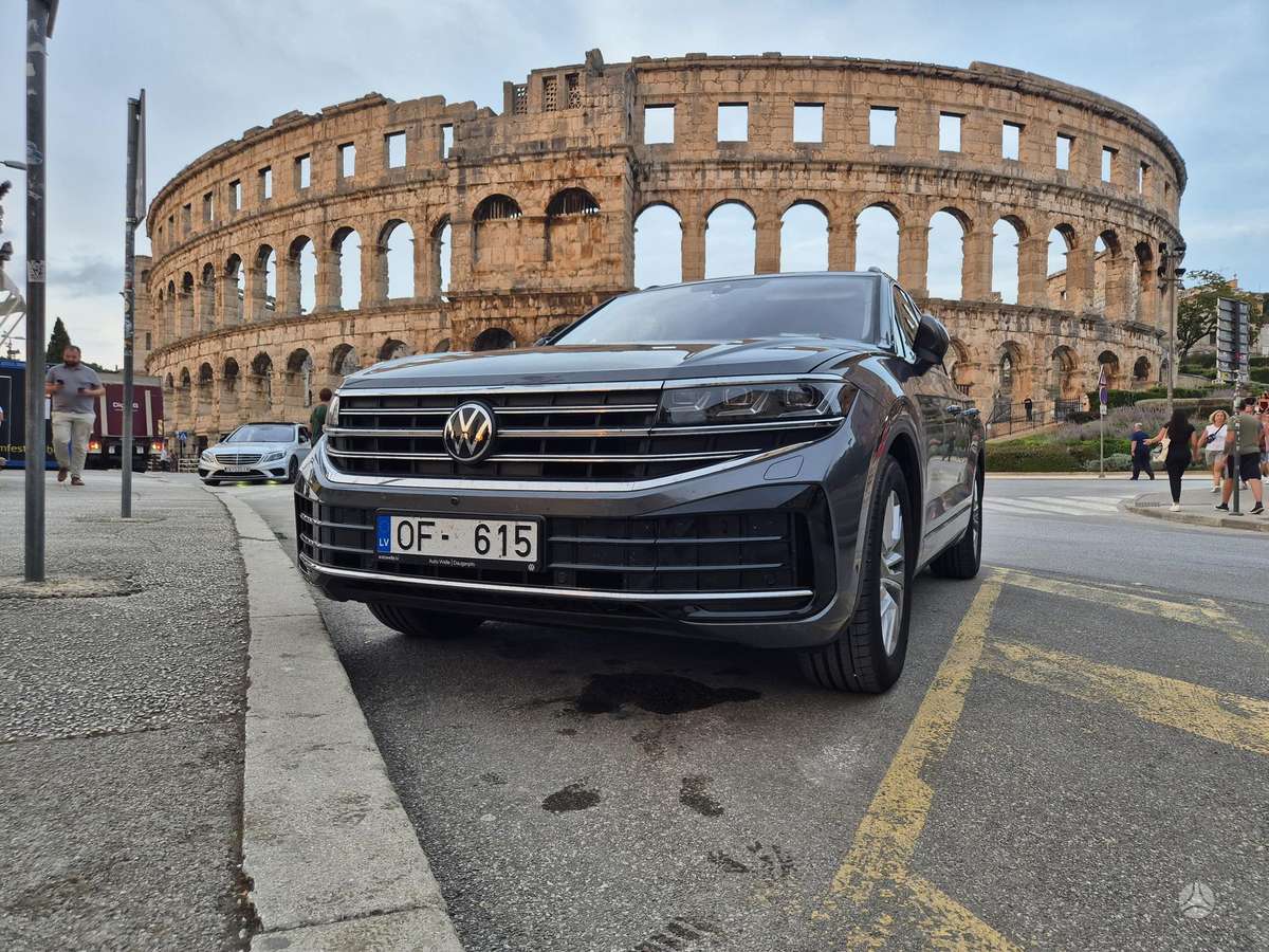 Volkswagen Touareg - 1