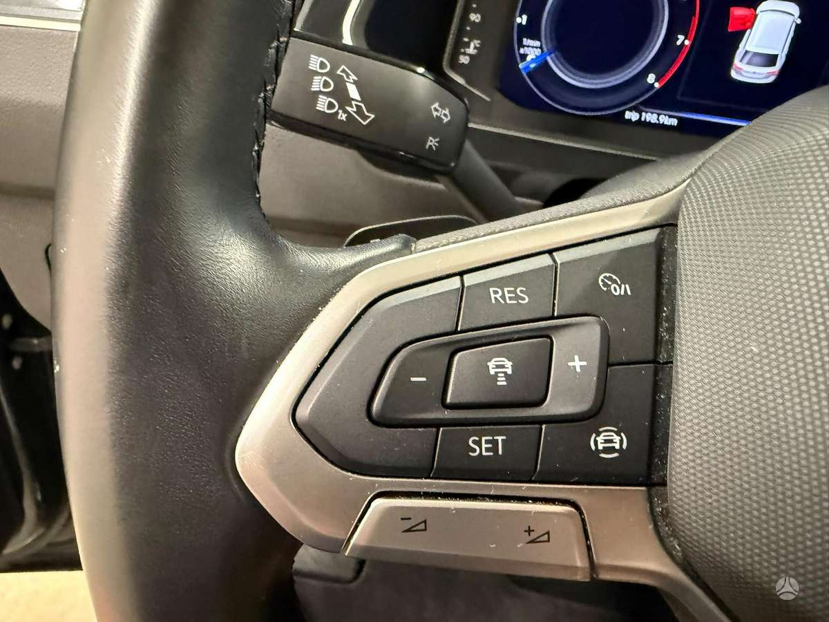 Volkswagen Tiguan - 12