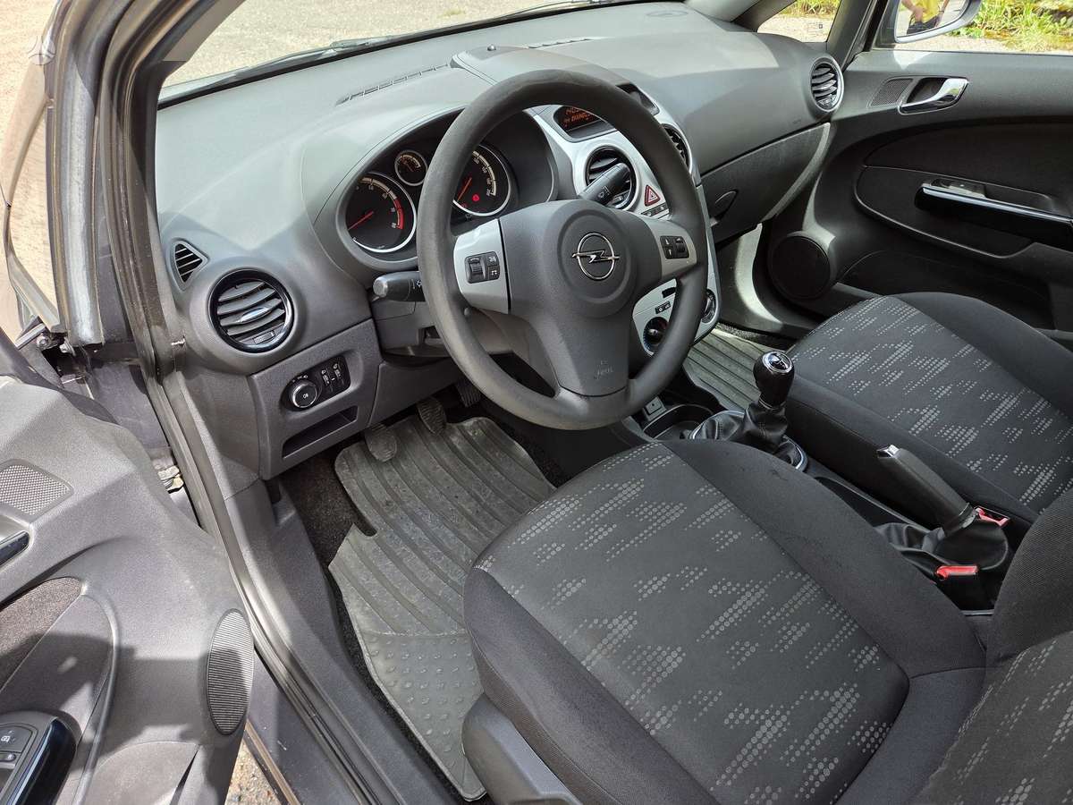 Opel Corsa, 1.2 l., Хэтчбек