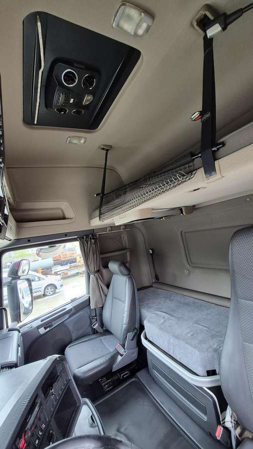 Scania R450, double sleeper