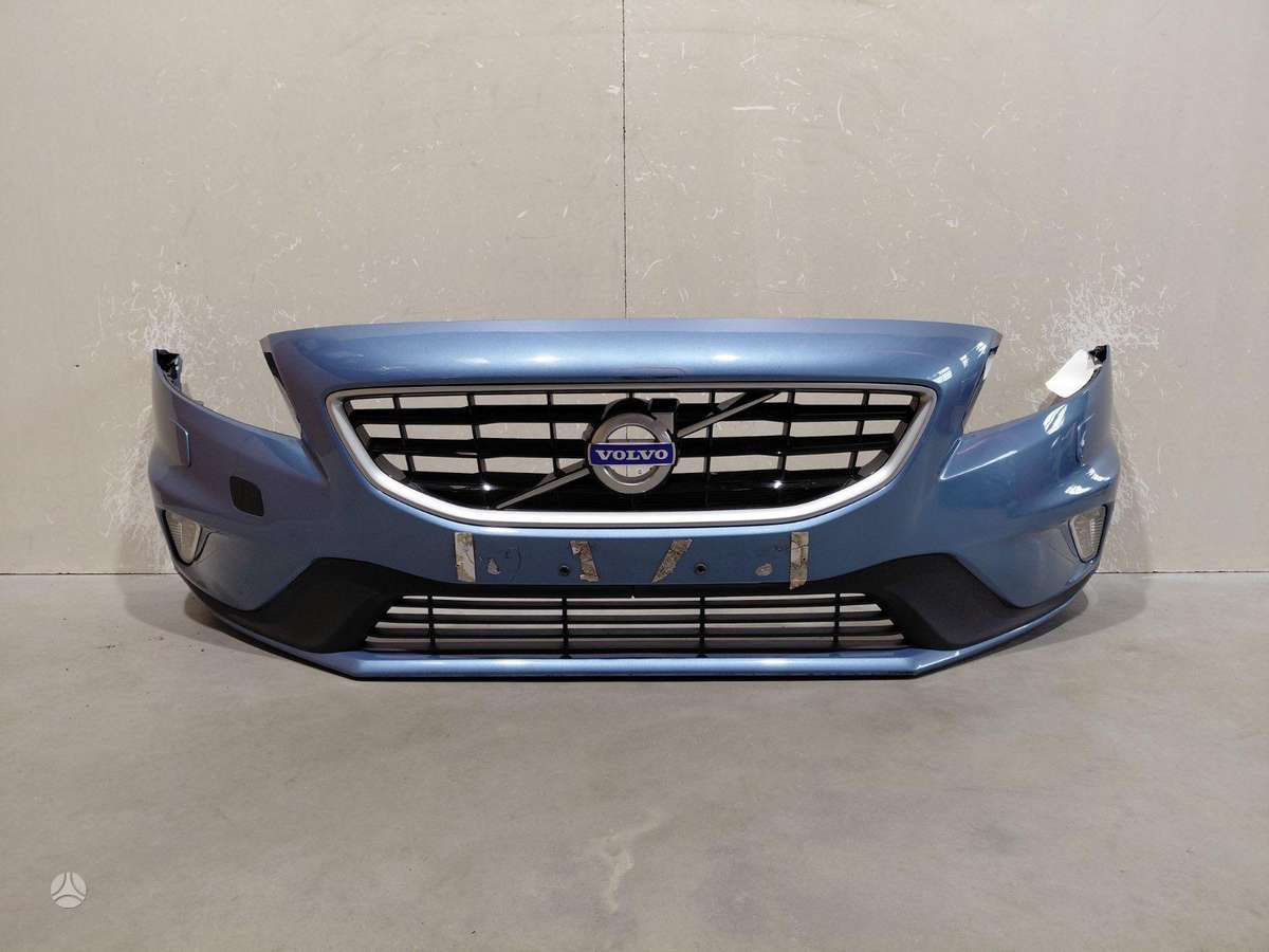Volvo V40 R design ir paprasti bamperiai
