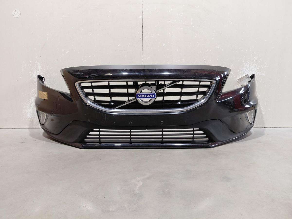 Volvo V40 R design ir paprasti bamperiai
