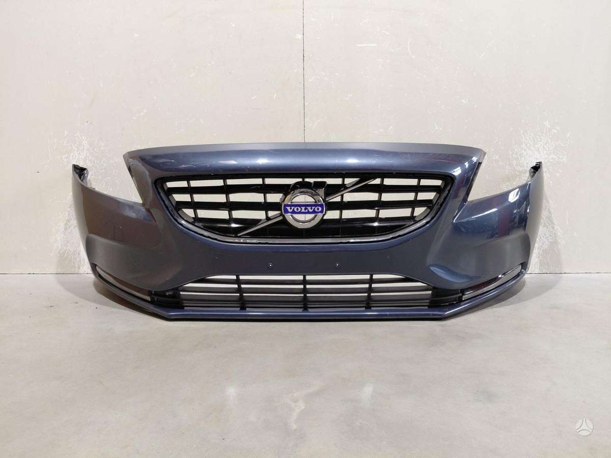 Volvo V40 R design ir paprasti bamperiai