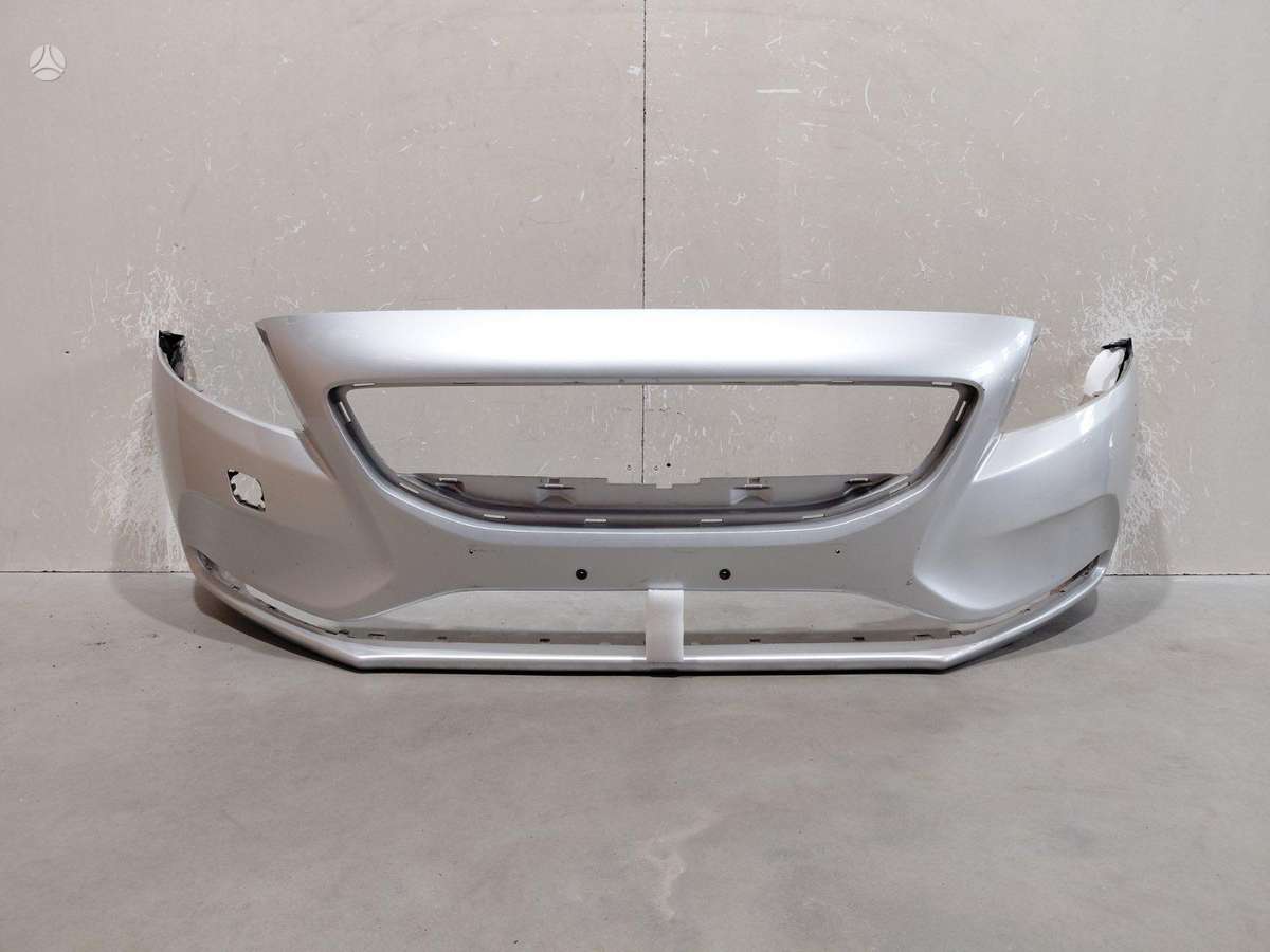 Volvo V40 R design ir paprasti bamperiai