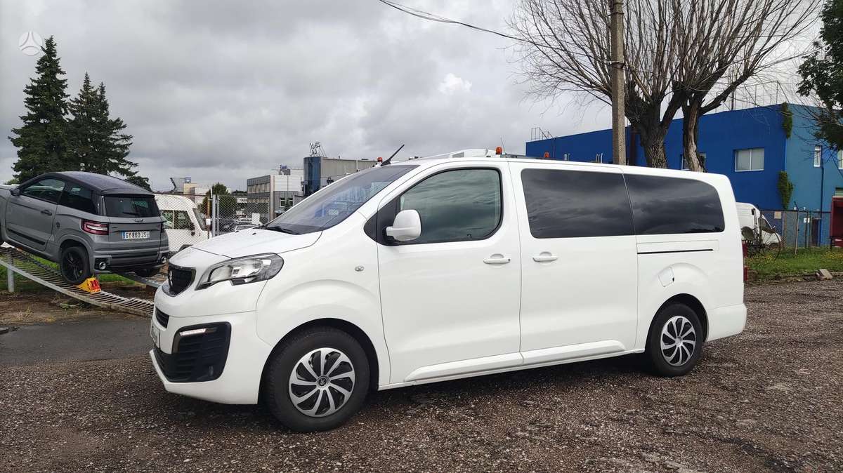 Peugeot Traveller - 1
