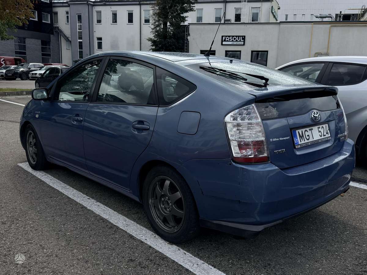 Toyota Prius - 3