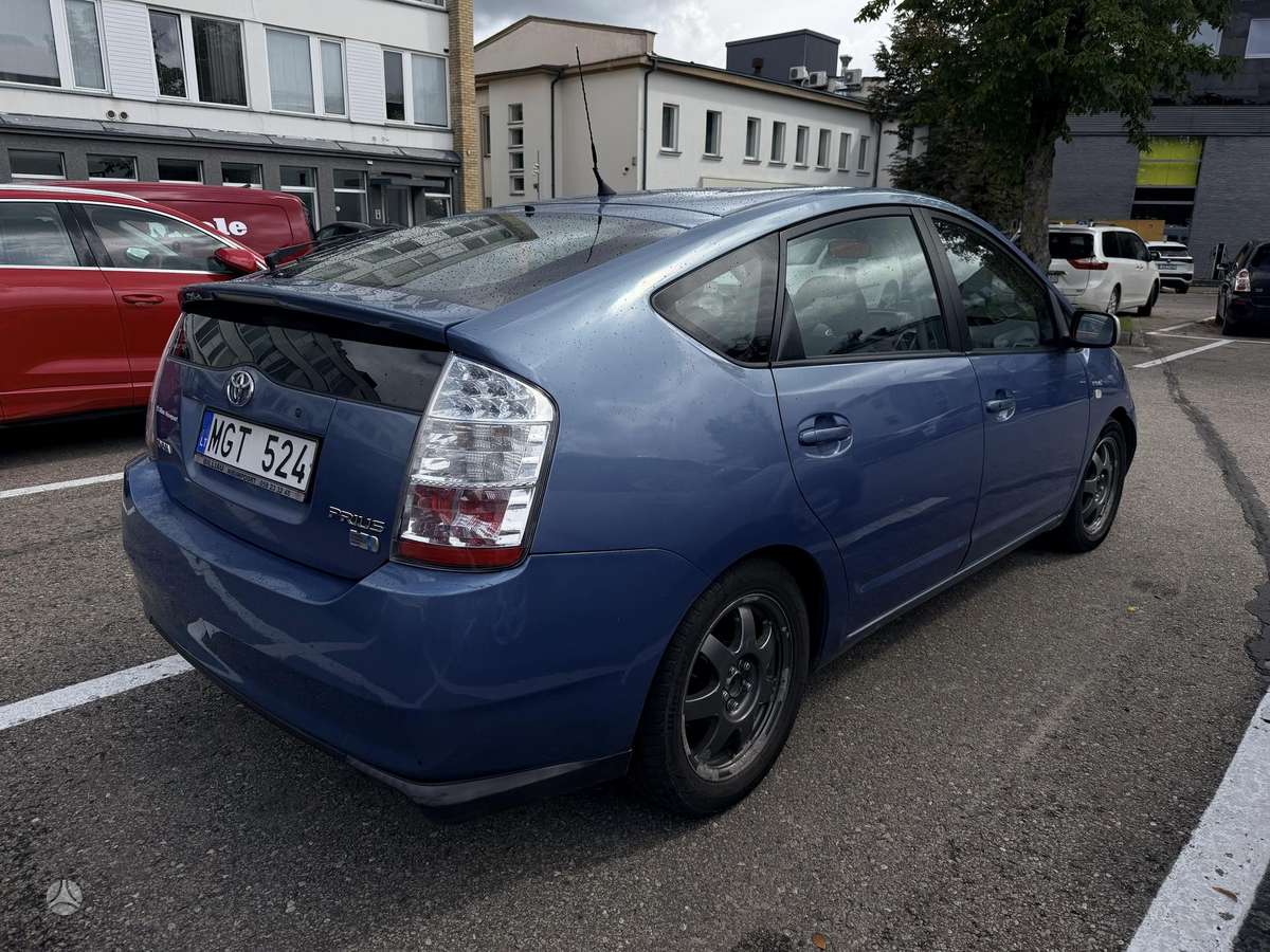 Toyota Prius - 4