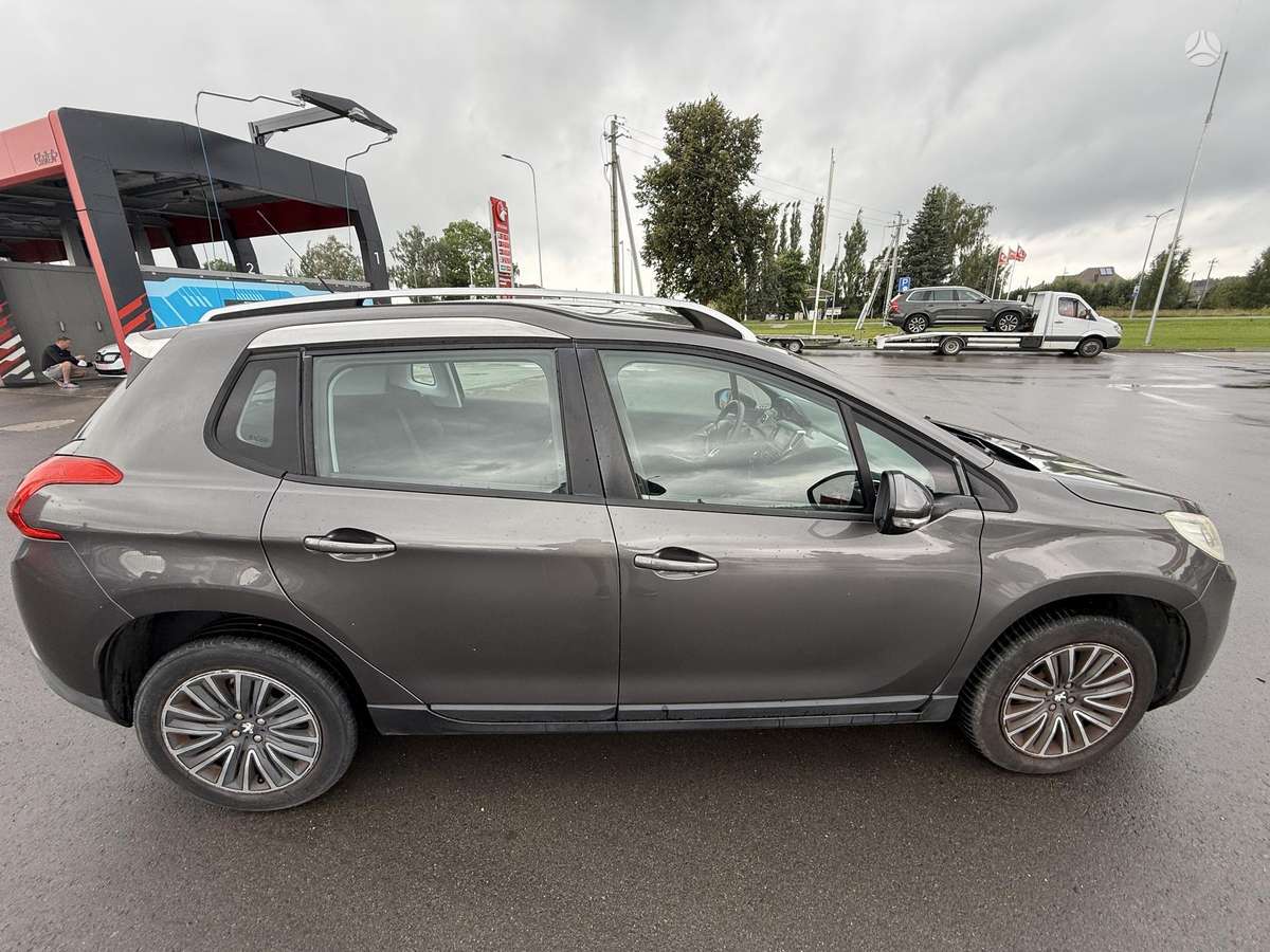 Peugeot 2008 - 11