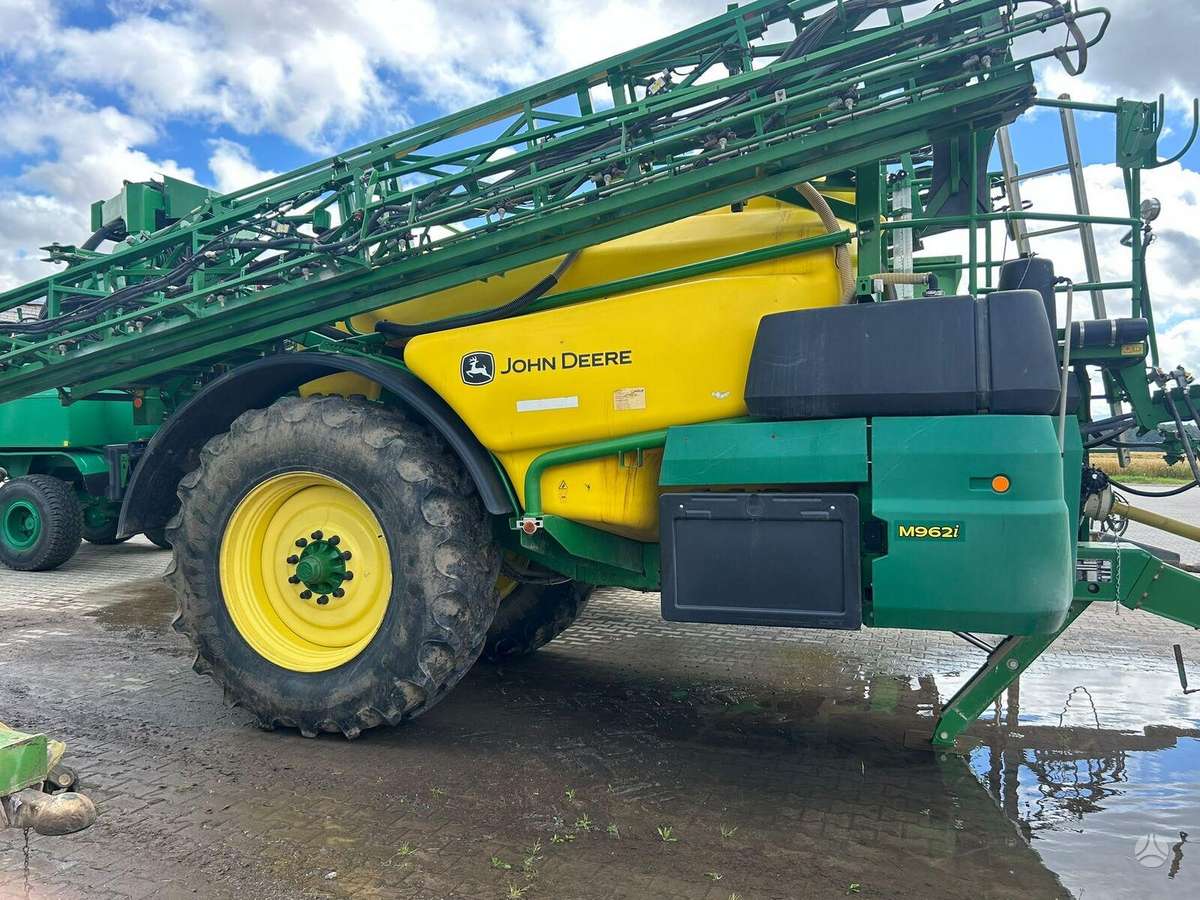 John Deere M962i, sprayers