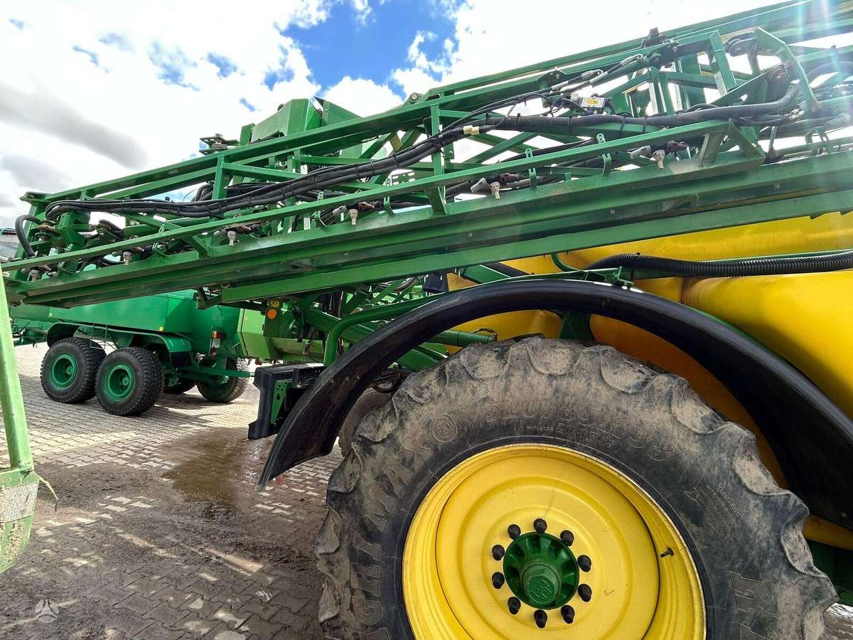 John Deere M962i, sprayers