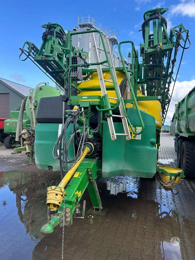 John Deere M962i, sprayers