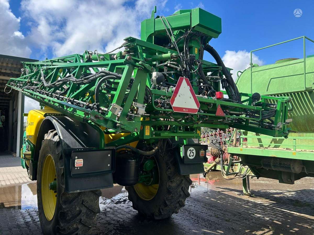 John Deere M962i, sprayers