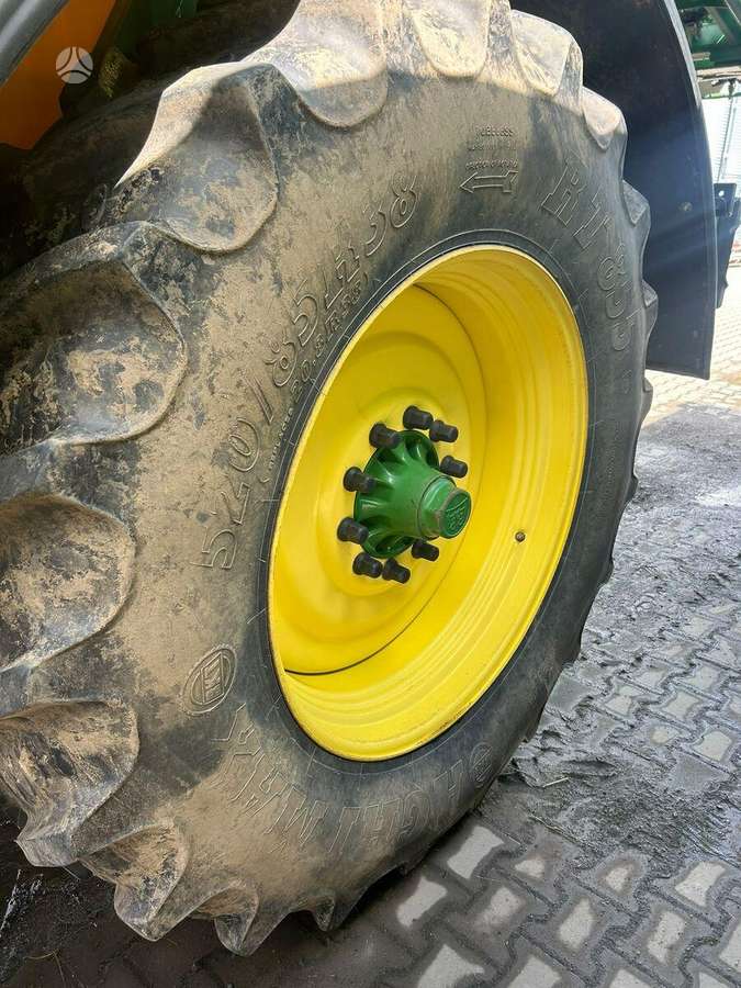 John Deere M962i, sprayers