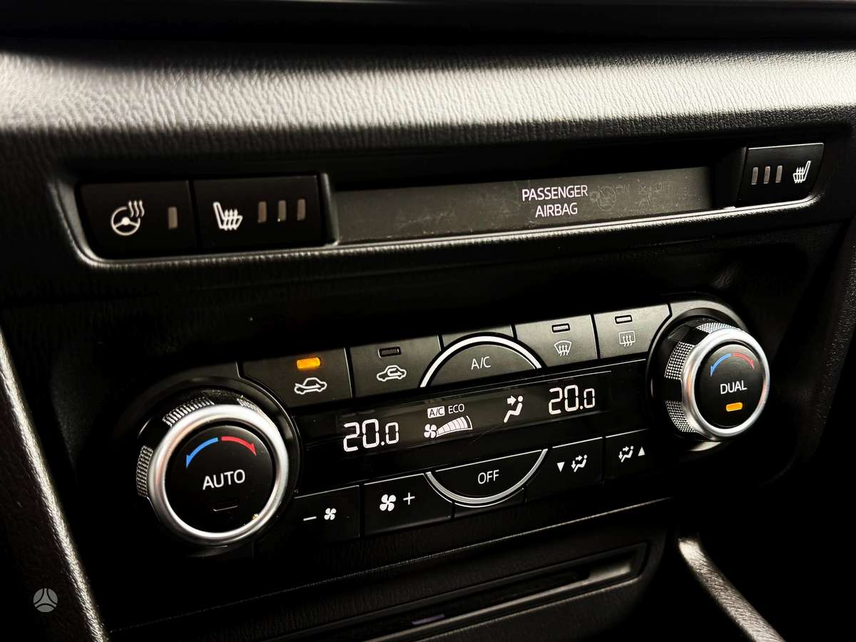 Mazda 3, 2.2 l., Седан