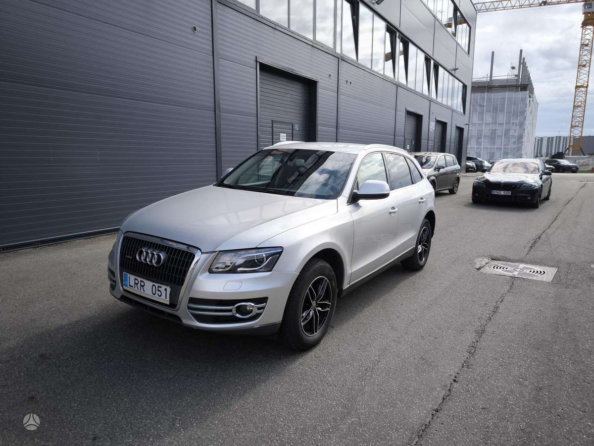 Audi Q5, 2.0 l., off-road / crossover