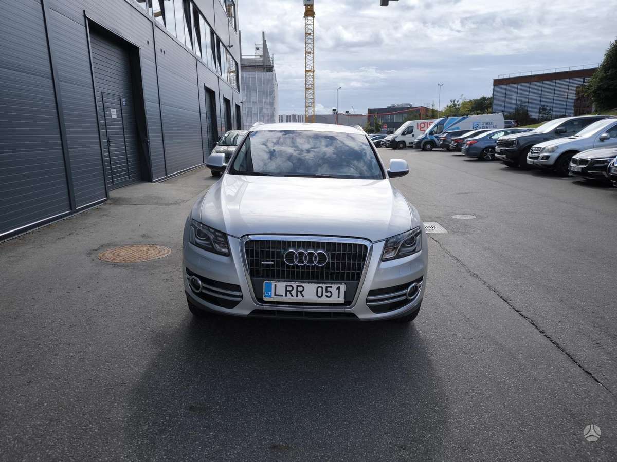 Audi Q5, 2.0 l., off-road / crossover