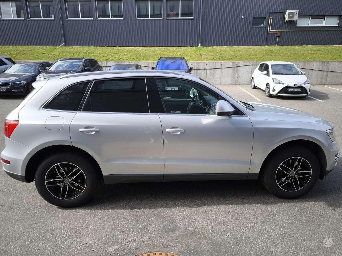 Audi Q5, 2.0 l., off-road / crossover