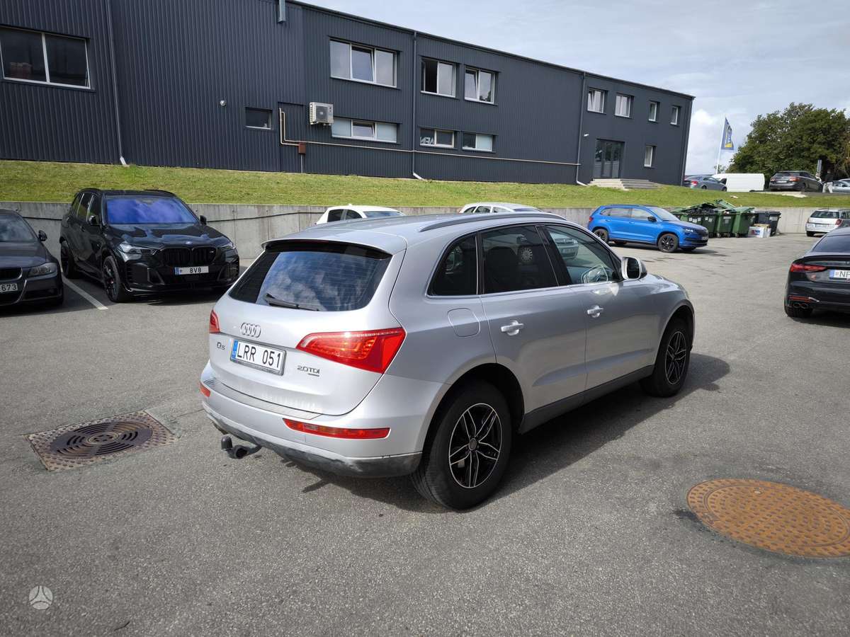 Audi Q5, 2.0 l., off-road / crossover