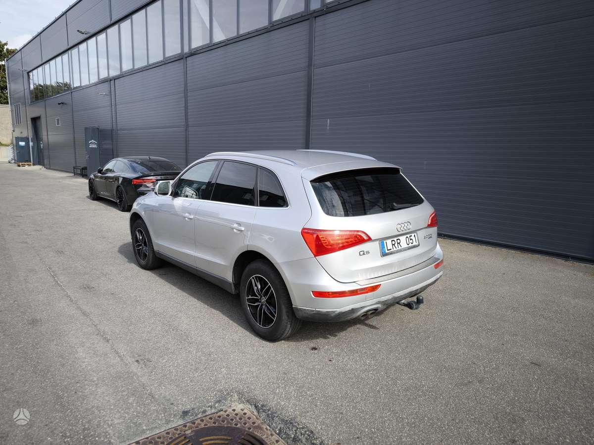 Audi Q5, 2.0 l., off-road / crossover