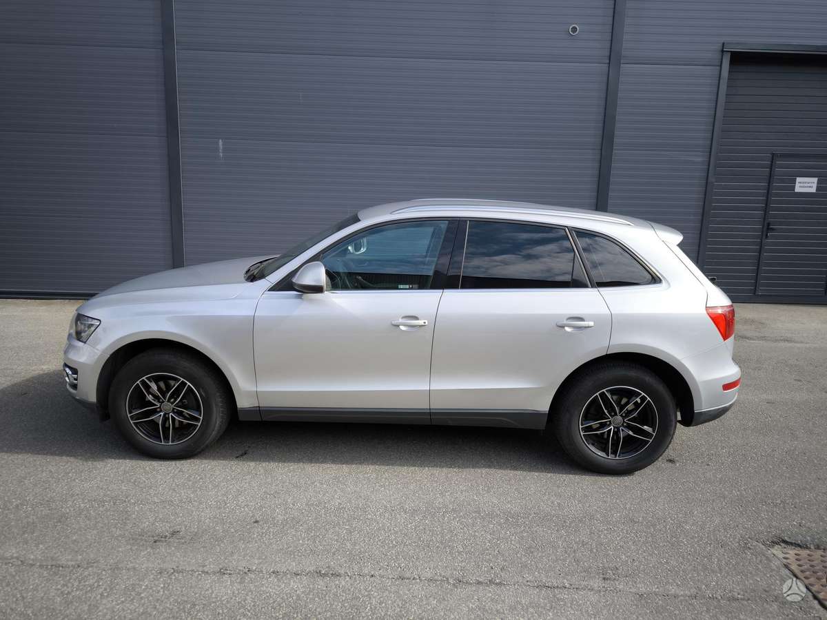 Audi Q5, 2.0 l., off-road / crossover