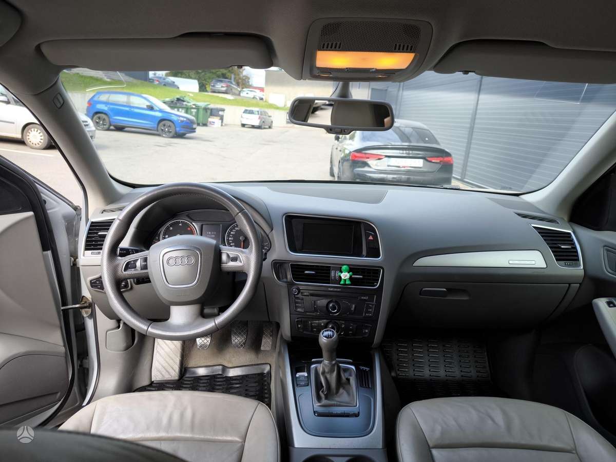 Audi Q5, 2.0 l., off-road / crossover
