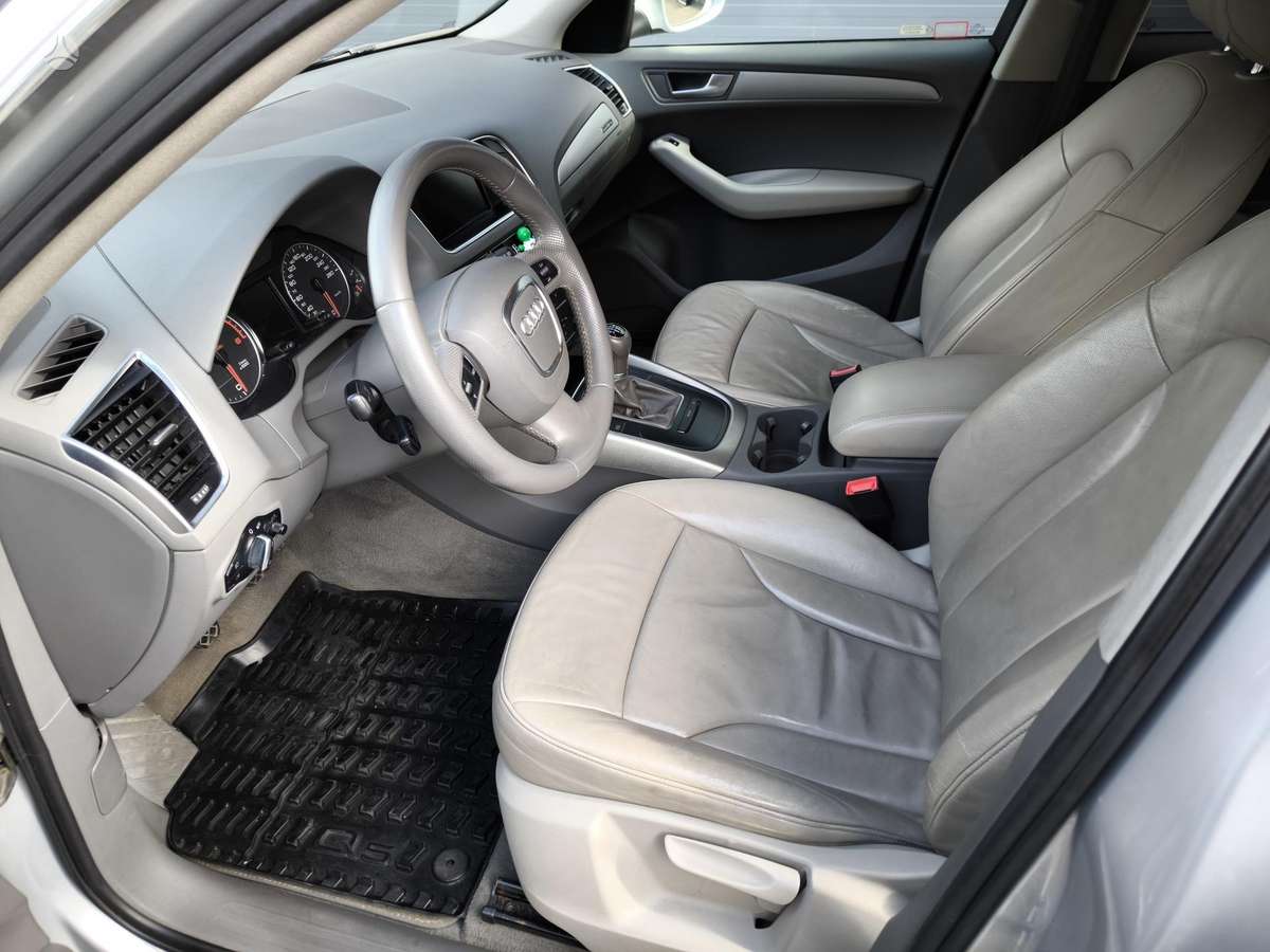 Audi Q5, 2.0 l., off-road / crossover