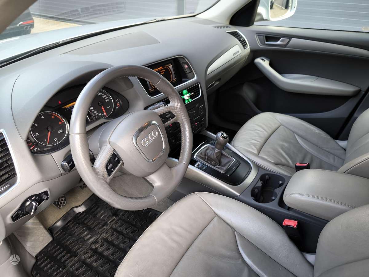 Audi Q5, 2.0 l., off-road / crossover