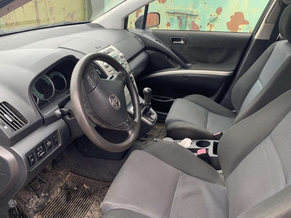 Toyota Corolla Verso - 3