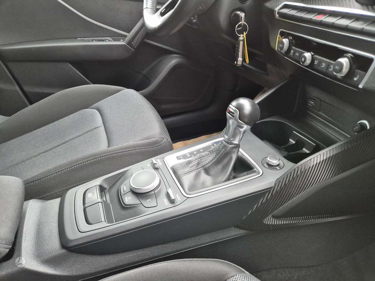 Audi Q2, 1.4 l., Внедорожник / Кроссовер