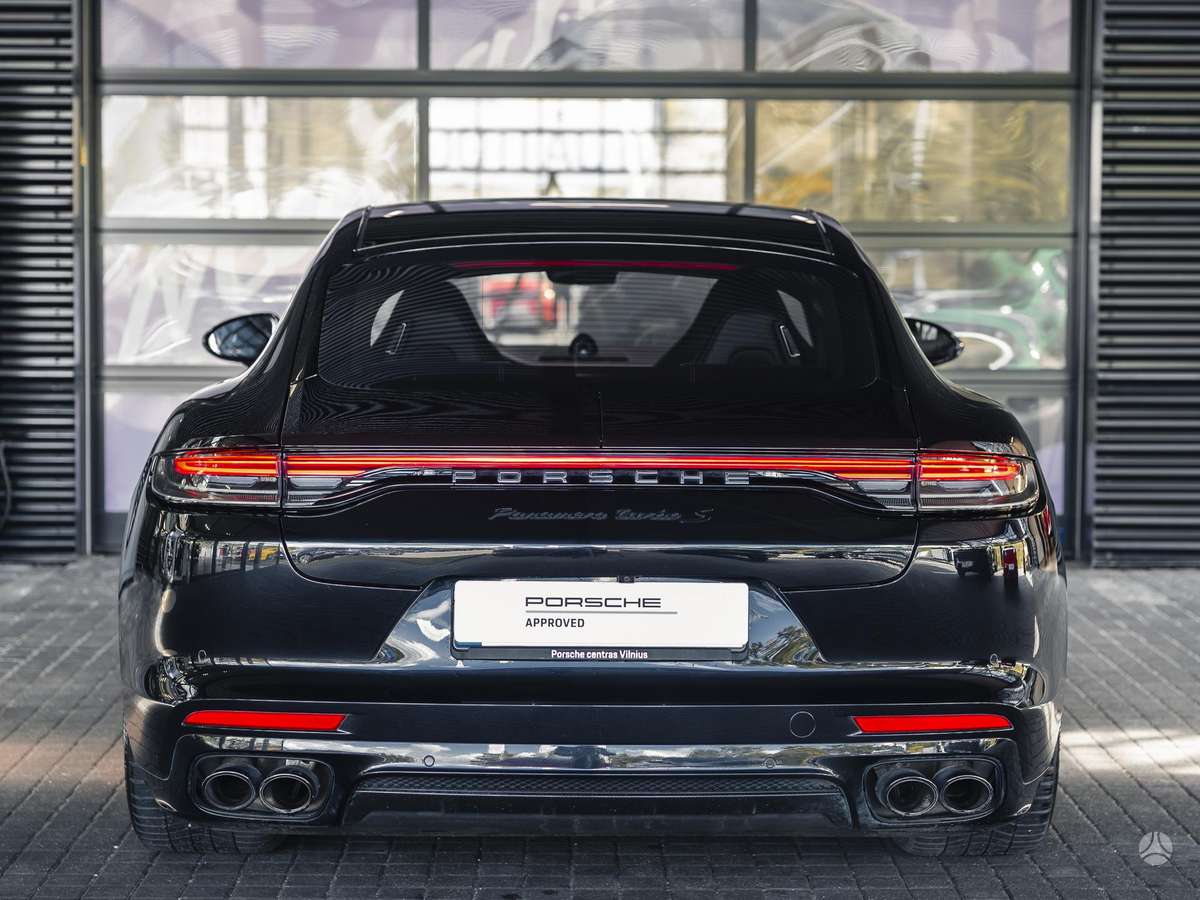 Porsche Panamera - 4