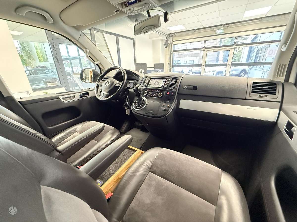Volkswagen Multivan - 11