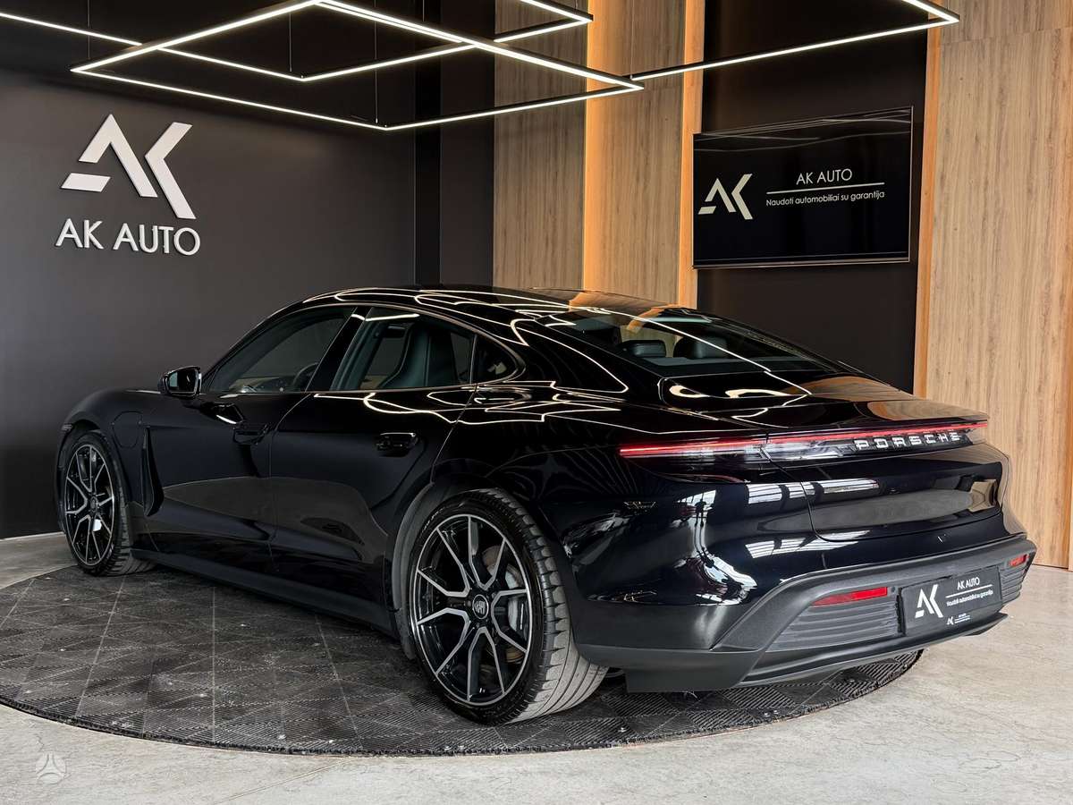 Porsche Taycan - 8