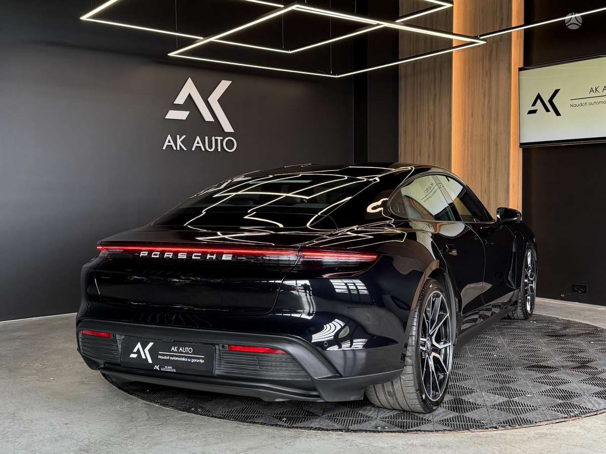 Porsche Taycan - 11