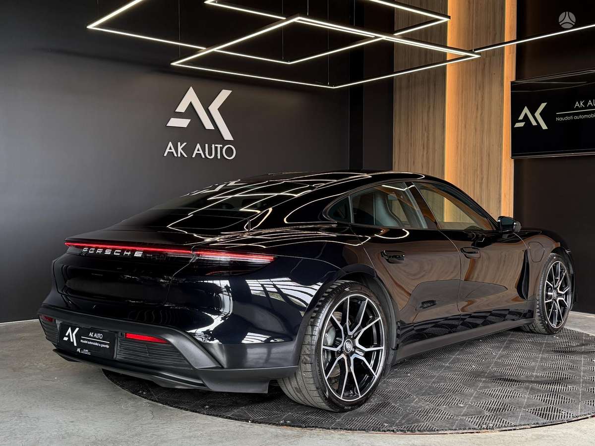 Porsche Taycan - 12