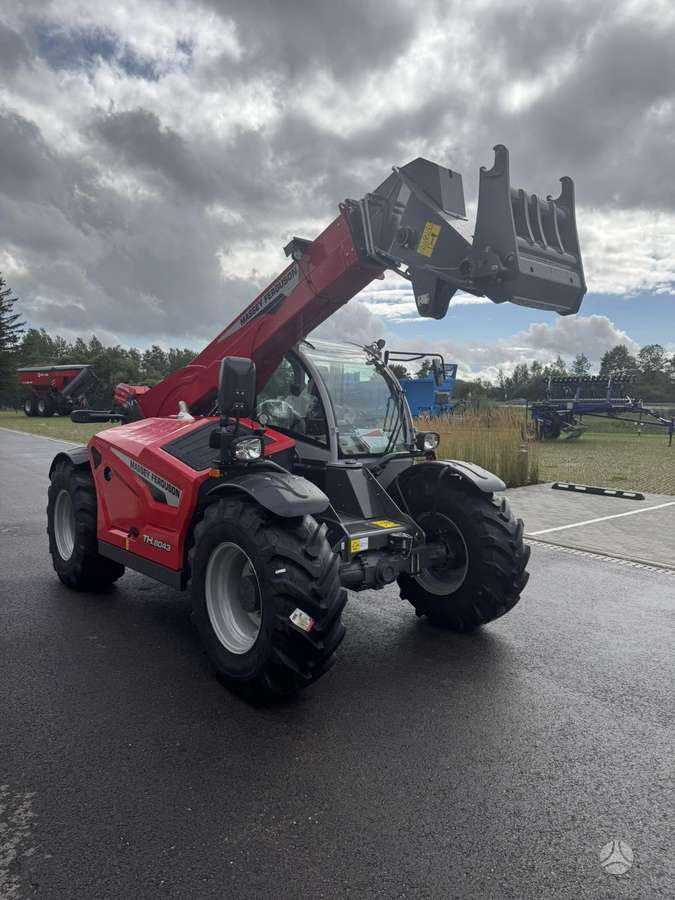 Massey Ferguson TH.8043, самоходные погрузчики