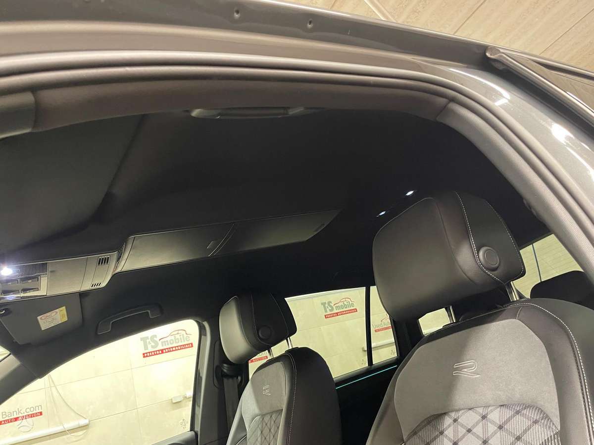Volkswagen Tiguan - 11