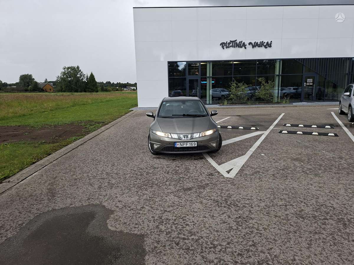 Honda Civic, 1.8 l., hatchback