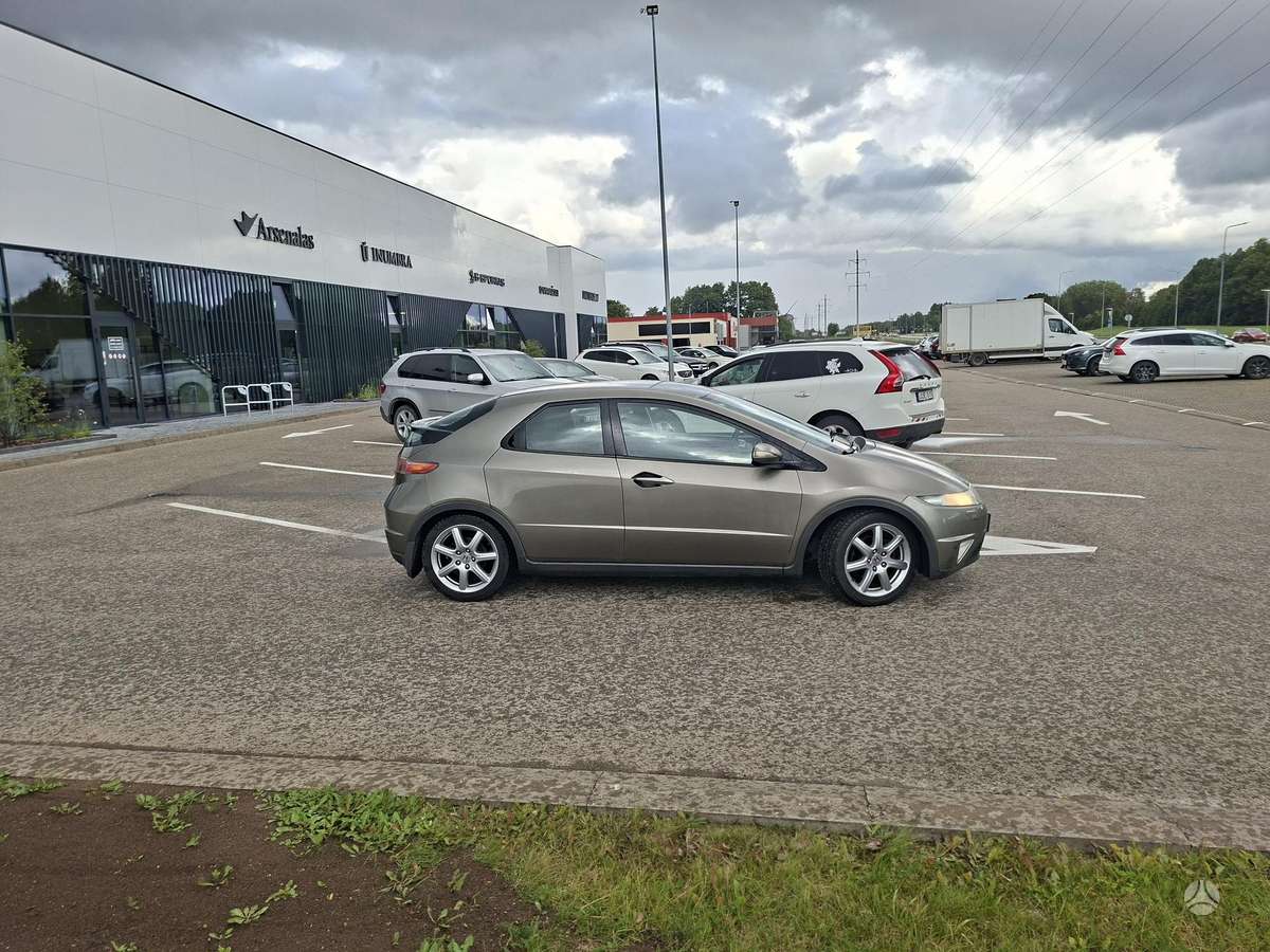 Honda Civic, 1.8 l., hatchback