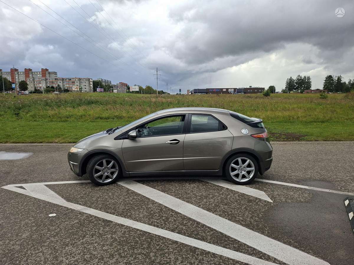 Honda Civic, 1.8 l., hatchback