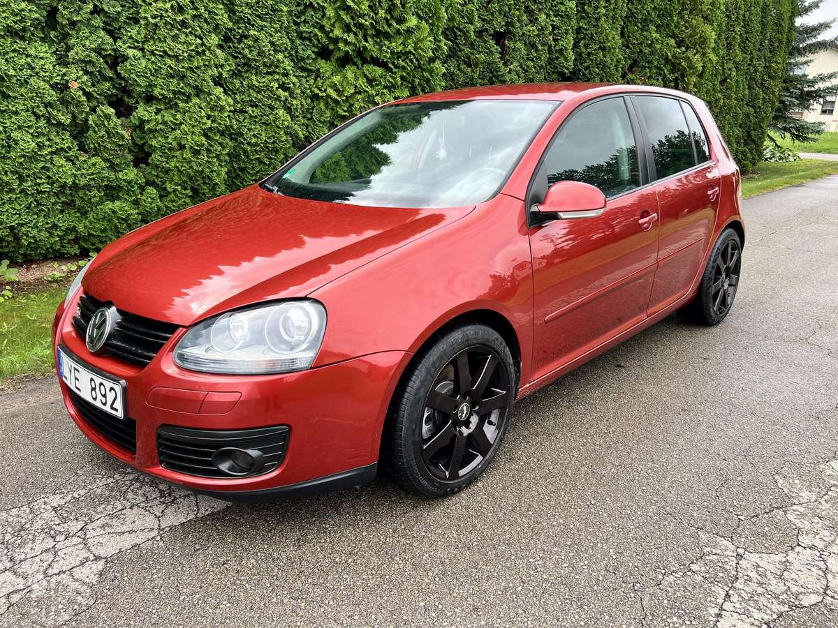 Volkswagen Golf - 1