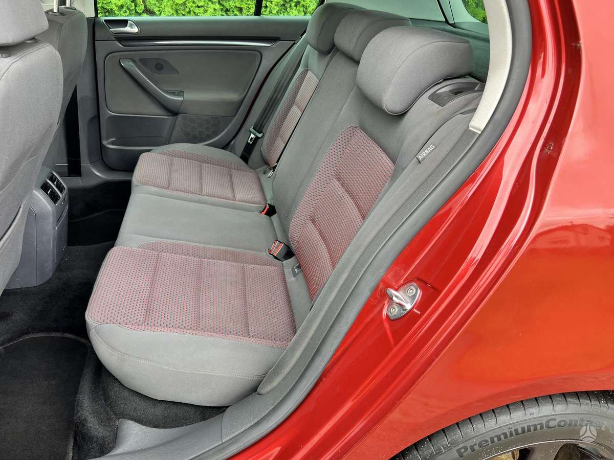 Volkswagen Golf - 8