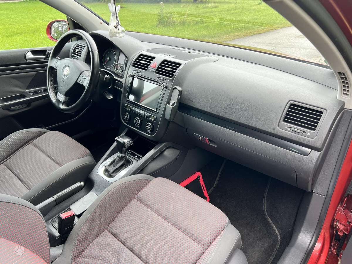 Volkswagen Golf - 11